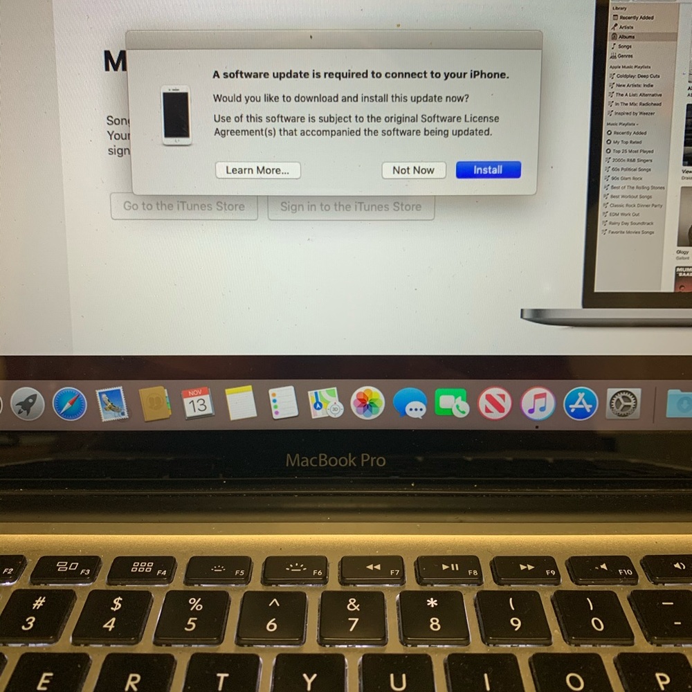APPLE MAC BOOK PRO - Picture 4 of 5